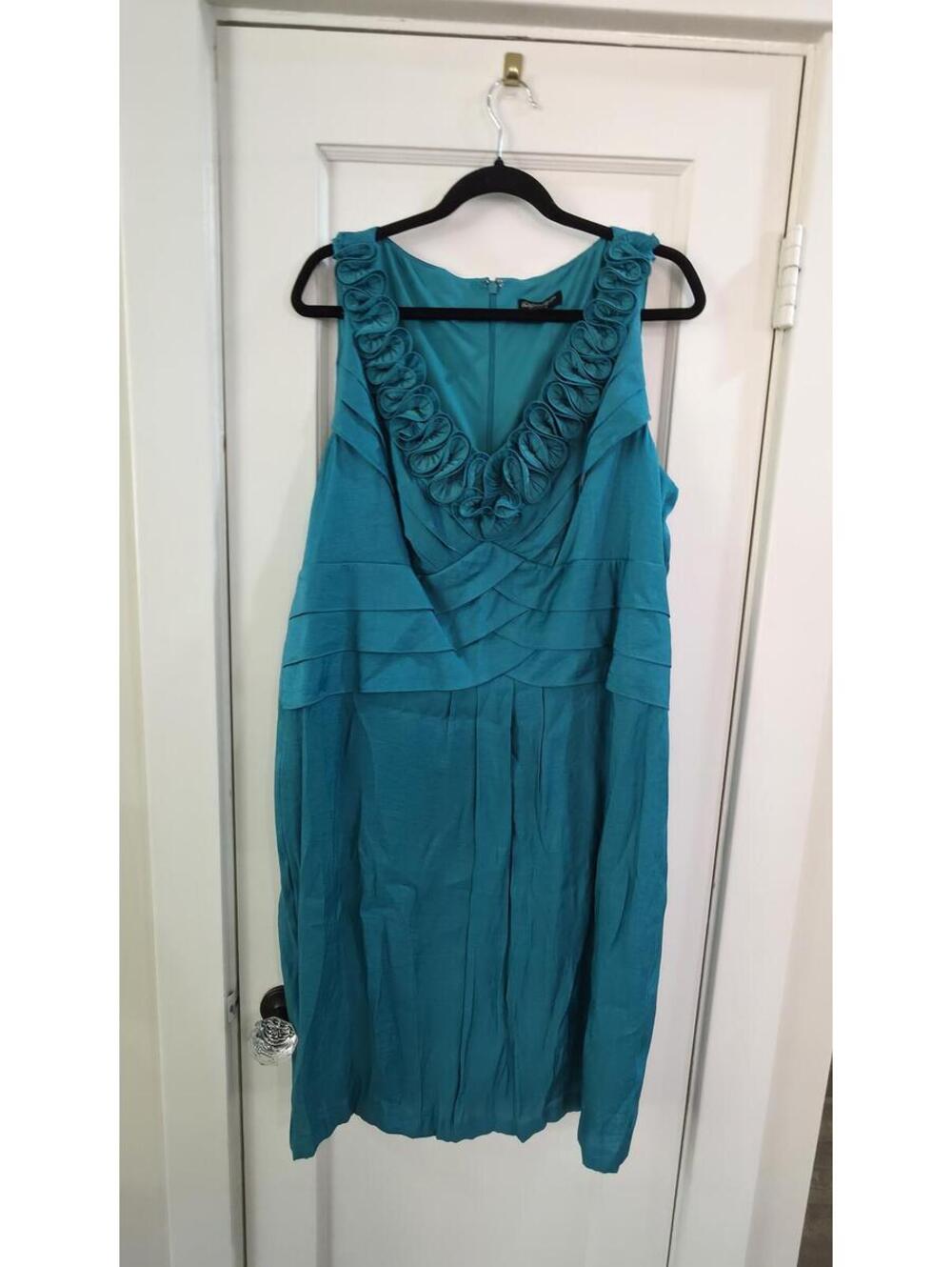 Plus Size Teal Sleeveless Dress with Ruffle V-Neck